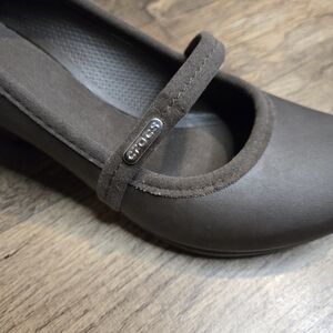 Crocs Mary Jane Style Wedge Heels Woman’s Size 8 Brown Taupe